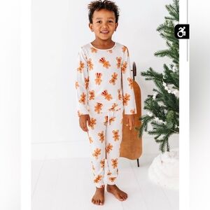 NWOT Magical Mickey Mouse Minnie Gingerbread | BOYS JOGGER SET Size 8 unisex